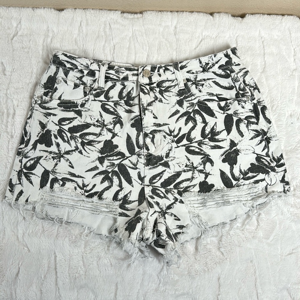 Fashion Nova‎ a tropical getaway ripped denim short floral